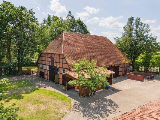 Hofplatz seitlich der Scheune