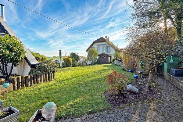 ebenerdige Gartenfläche am Haus