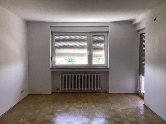 Wohnzimmer mit Loggia (1).jpg