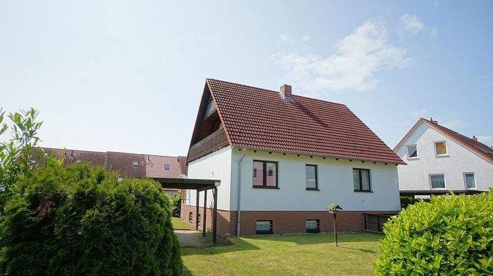 Hausansicht von der Straße