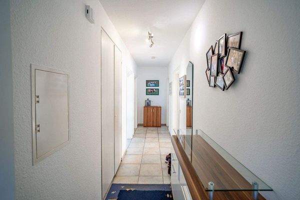 Der Flur bietet neben einem praktischen Einbauschr