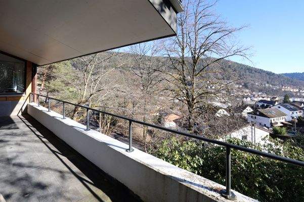 Der Balkon mit Blick auf Schramberg