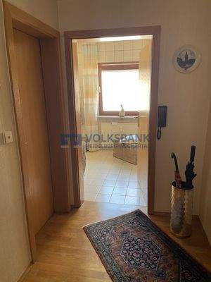 Flur mit Blick ins Tageslichtbad