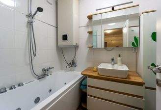 Badezimmer mit Wanne