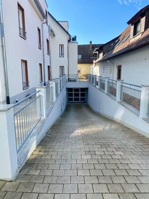 Tiefgaragen-Einfahrt