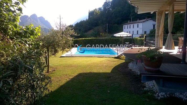 GIARDINO PISCINA.jpg