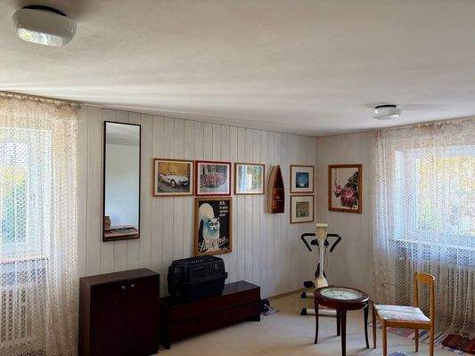 großzügiges Zimmer im Einliegerbereich 