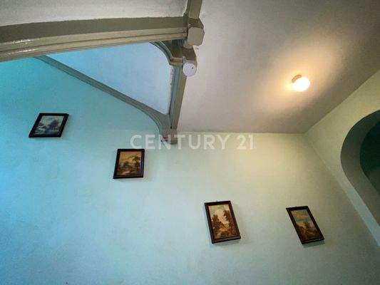 Altbaucharme im Gemeinschaftshausflur