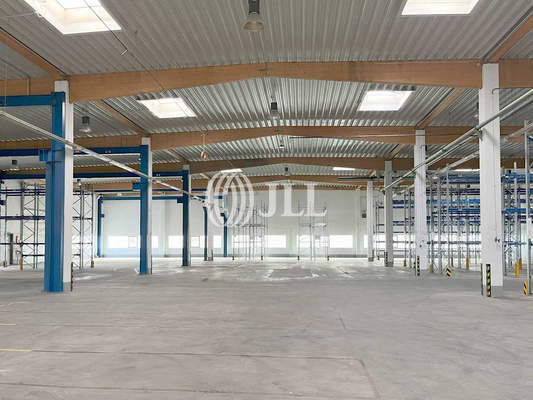 Innenansicht Halle - JLL