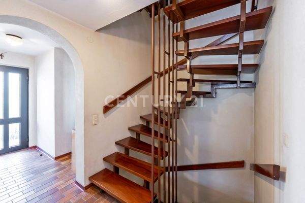 EG Treppenaufgang zum OG