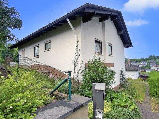 Seitenansicht mit Eingangsbereich