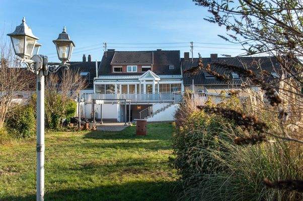 Rückansicht mit Garten