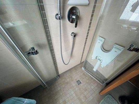 mit ebenerdiger Dusche