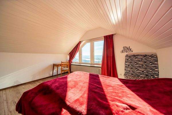 Schlafzimmer mit schöner Aussicht