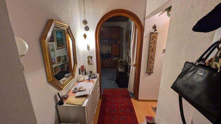 Flurbereich mit Rundbogen