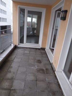 Balkon 1 mit Zugang von 2 Zimmern 