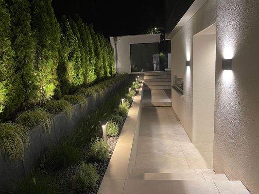 Aussenbereich Eingang.JPG