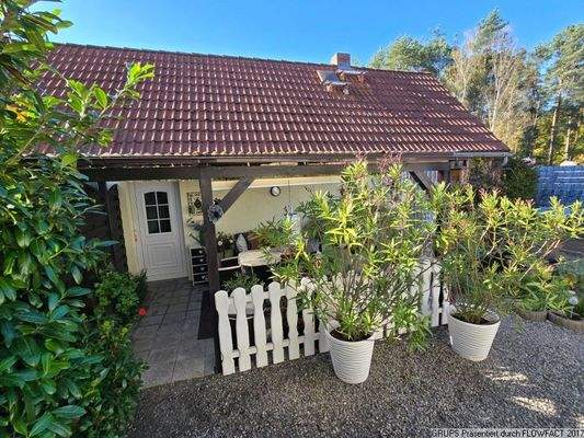 Nebengebäude mit Sitzecke u Partyraum