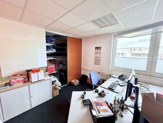 PHOTO-2025-10-16-19-04-03