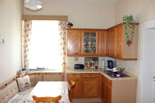 Küche mit Fenster im Haus 1 - EG