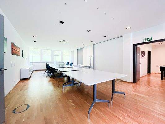 Eines der drei Großraumbüros