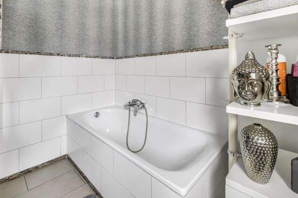 Separate Badewanne im Erdgeschoss