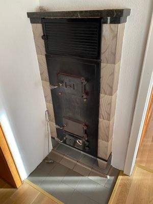 Befeuerung Kachelofen vom Flur aus