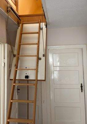 Bodeneinschubtreppe in den Spitzboden