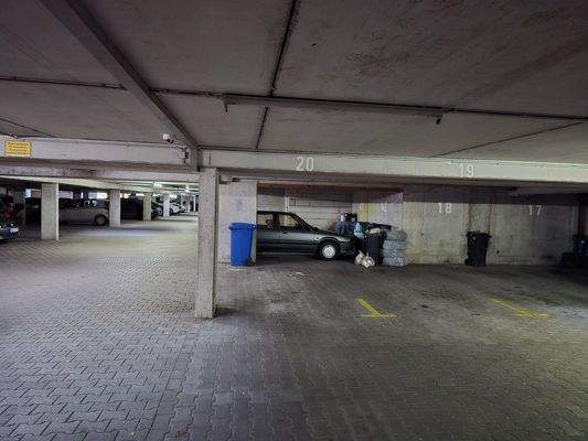 Tiefgaragenstellplatz.jpg