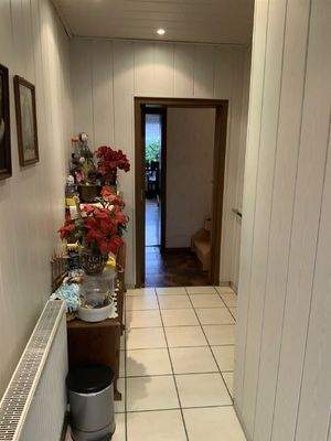 Flur Richtung Wohn-/Esszimmer