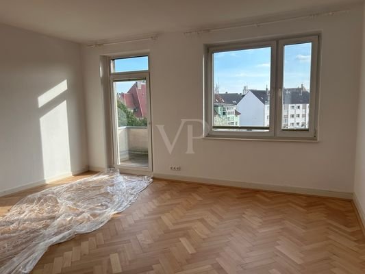 Wohnzimmer mit Südbalkon