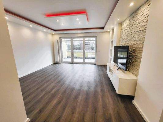 Wohnzimmer mit Lichtkozept.jpg