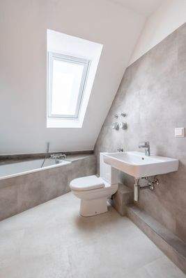 Bad mit Wanne und Dusche