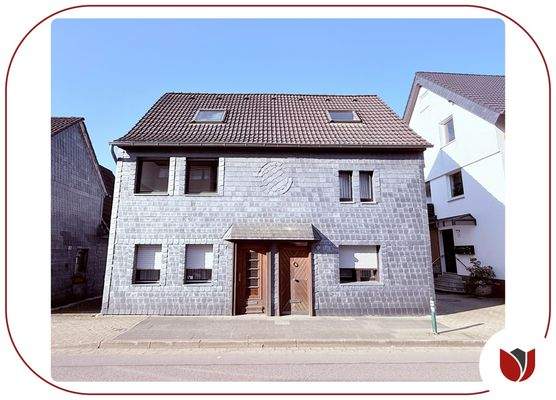 Straßenansicht - EFH mit Einliegerwhg., großem Garten, Stellplatz