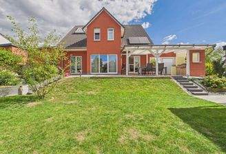 Ansicht Wohnhaus mit Garten