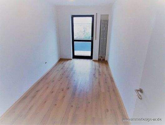  Arbeiten klein mit Balkon