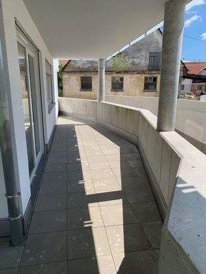 Kleine Frühstücksterrasse