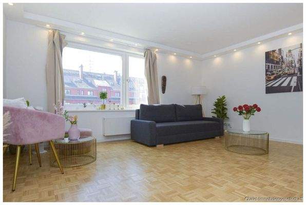 Geräumiges Wohnzimmer