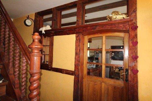 Holzbalkenelement mit Verglasung