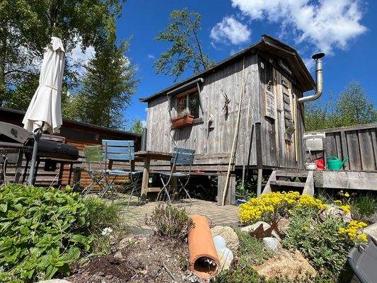 Ein Gartenhäuschen gehört auch dazu