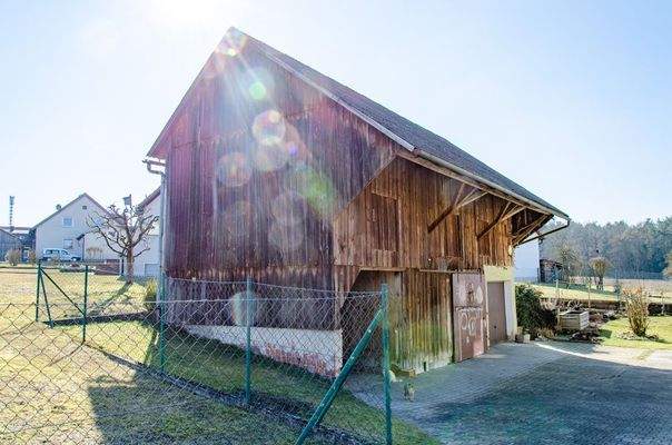 Nebengebäude mit Garge