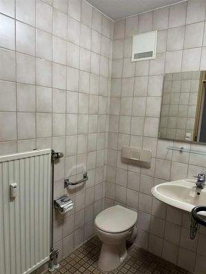 Badezimmer mit Fliesen