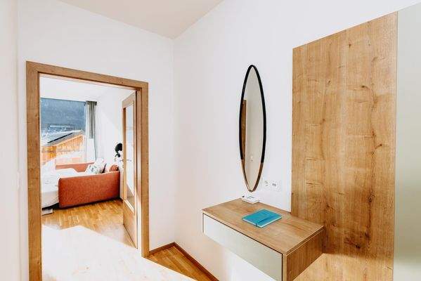 Großzügiger Vorraum samt Gaderobe