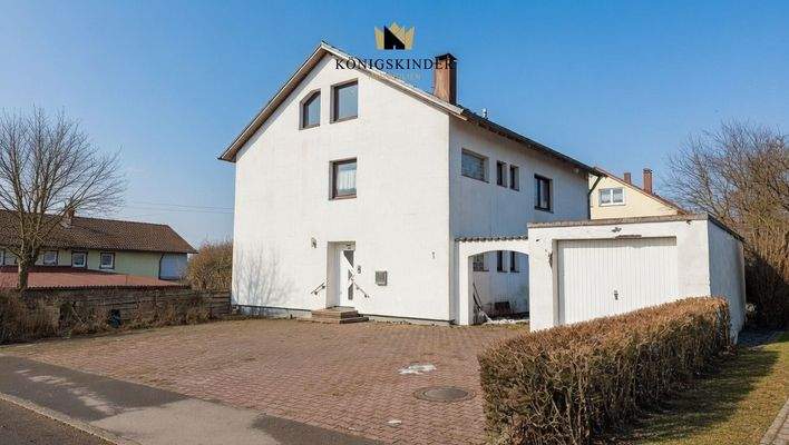 solides Zweifamilienhaus 