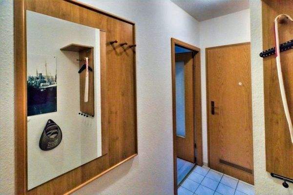 Wohnungsflur mit Garderobe