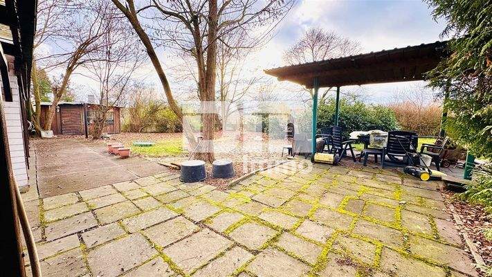 Terrasse / Teilüberdacht