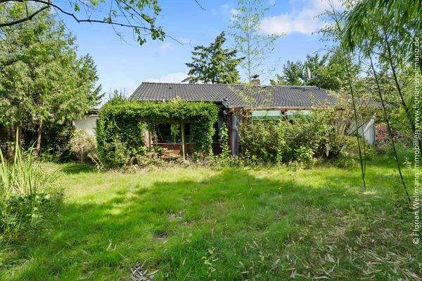 Grundstück mit Altbestand.