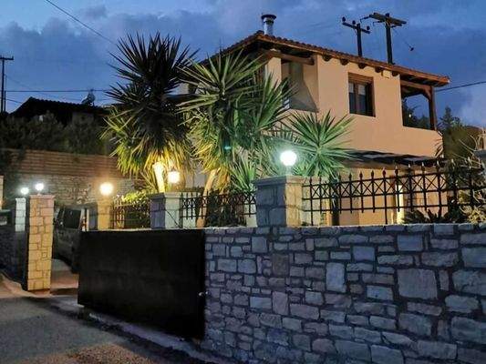 Kreta, Roumeli: Villa in kleiner Wohnanlage zu verkaufen