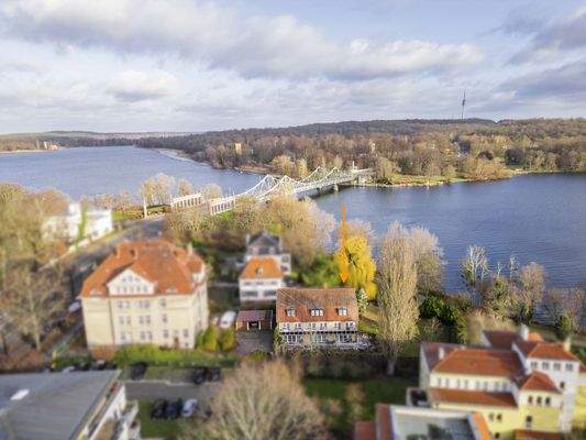 Reihenendhaus mit Blick auf das Schloss Babelsberg