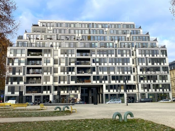 Große 2-Zimmer-Luxus-Wohnung im „yoo berlin“ an der Spree in bester Citylage mit Balkon, Tiefgarage, Pool, Concierge u.a.